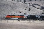 BNSF 4566, NS 9825, Norfolk Southern, New-Mexico, west of Albuquerque, VRFD01_025