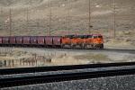 Train rambles through Tehachapi, BNSF 4251 Diesel Engine, VRFD01_173