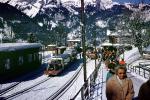 Snow, mountains, passengers, Wengen, 1950s, VRGV01P03_16
